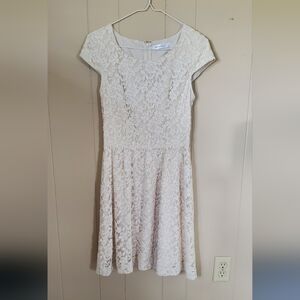 Kensie cream lace dress size 4